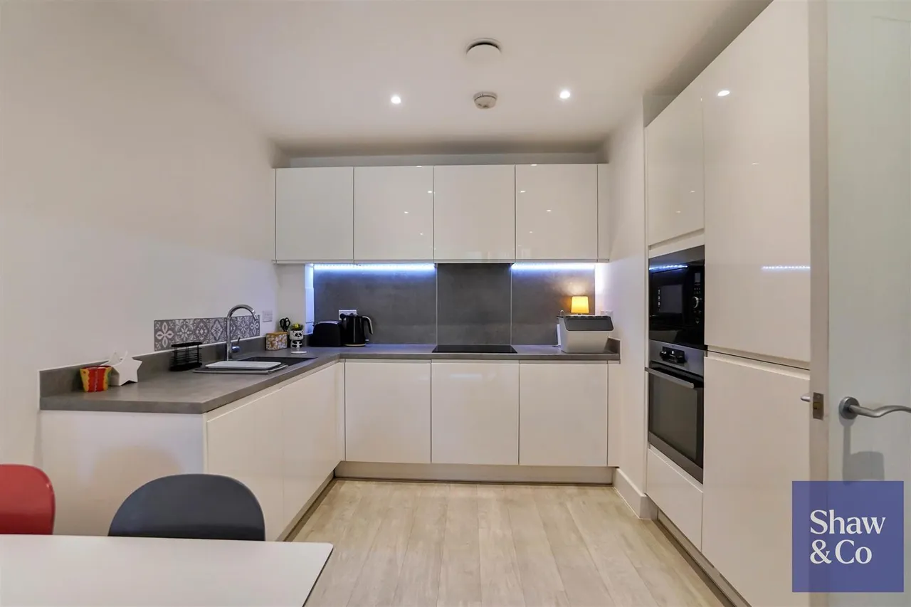 Frazer Nash Close, Isleworth, photo 5