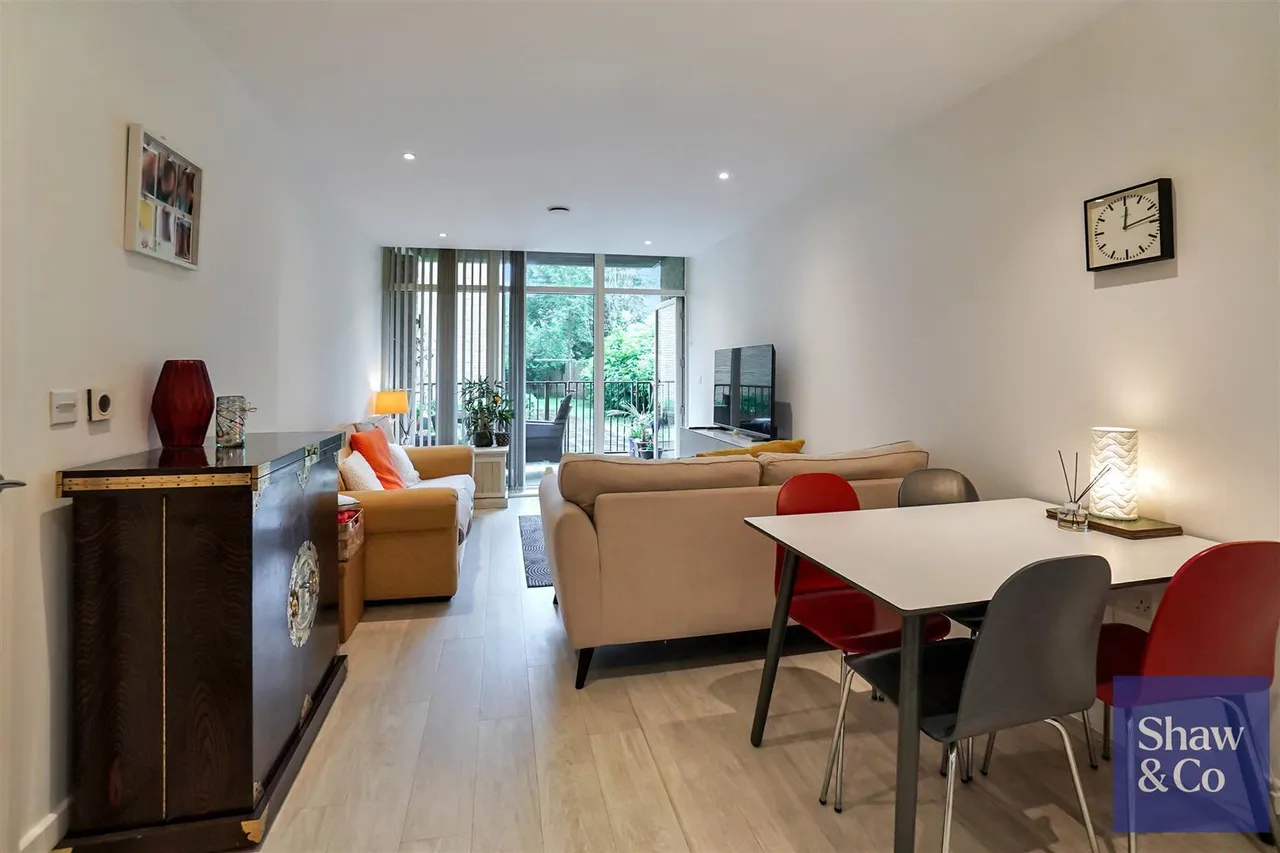 Frazer Nash Close, Isleworth, photo 2