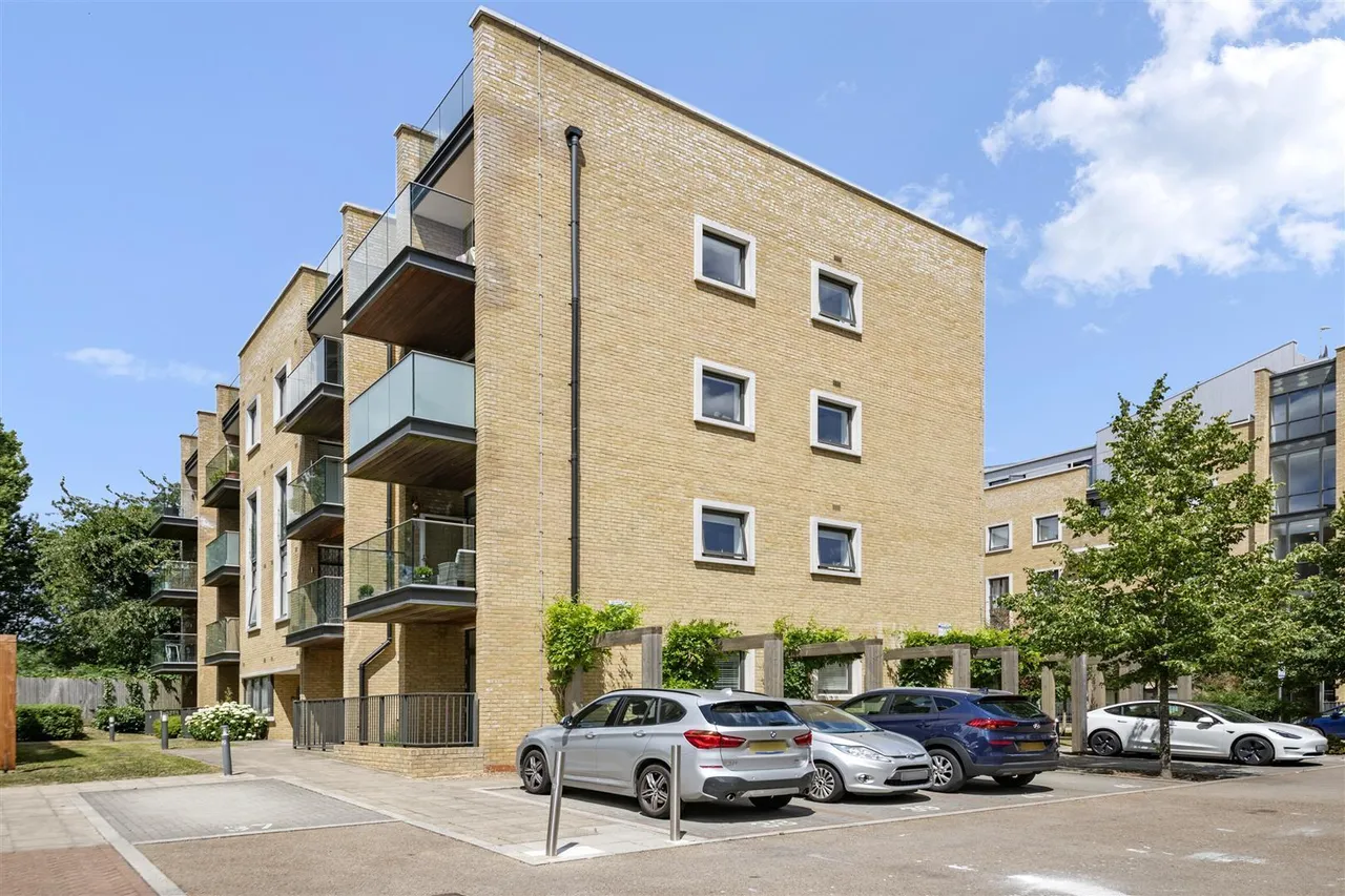 Frazer Nash Close, Isleworth, photo 15