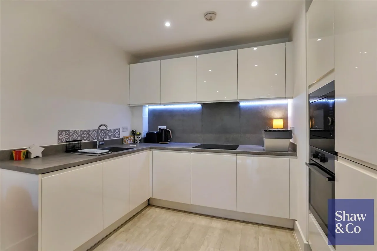 Frazer Nash Close, Isleworth, photo 6