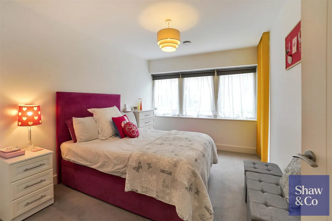 Frazer Nash Close, Isleworth, photo 7