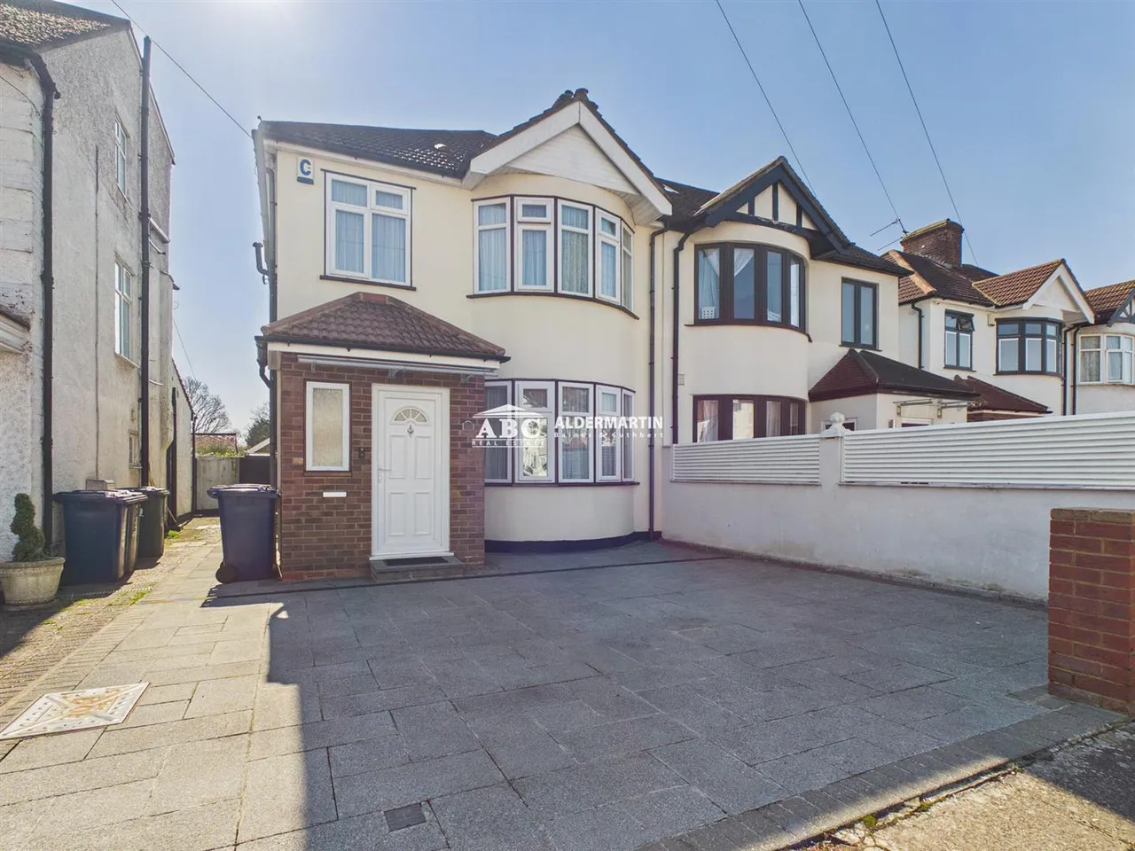 3 bed property for sale — West Way, Edgware