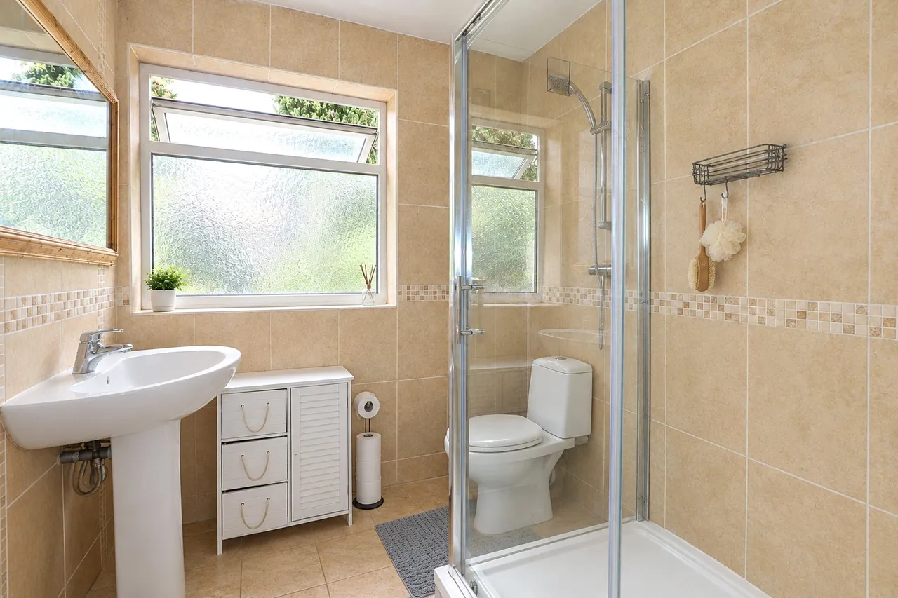 Portugal Road, Woking, GU21, photo 9