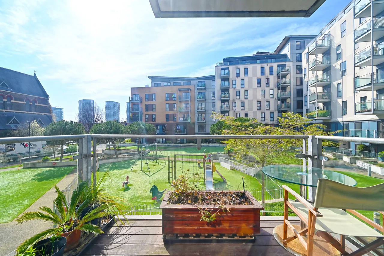 2 bed flat for sale, Baythorne House, London, E16