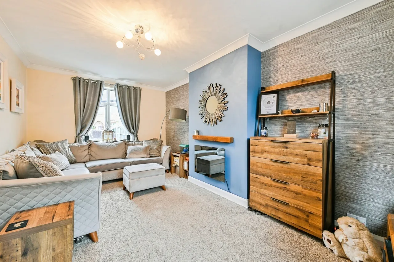 Yvonne Crescent, Carlton, NG4, photo 2