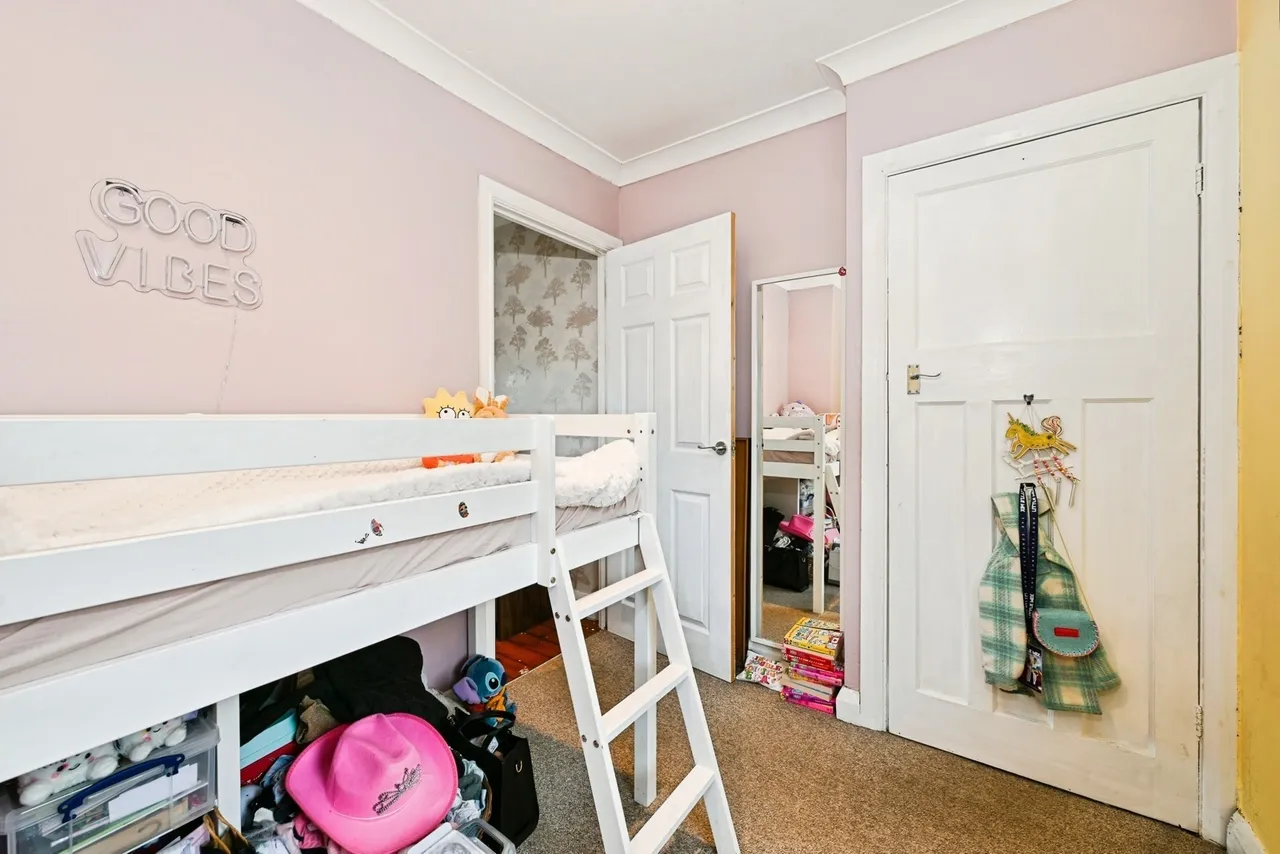 Yvonne Crescent, Carlton, NG4, photo 10