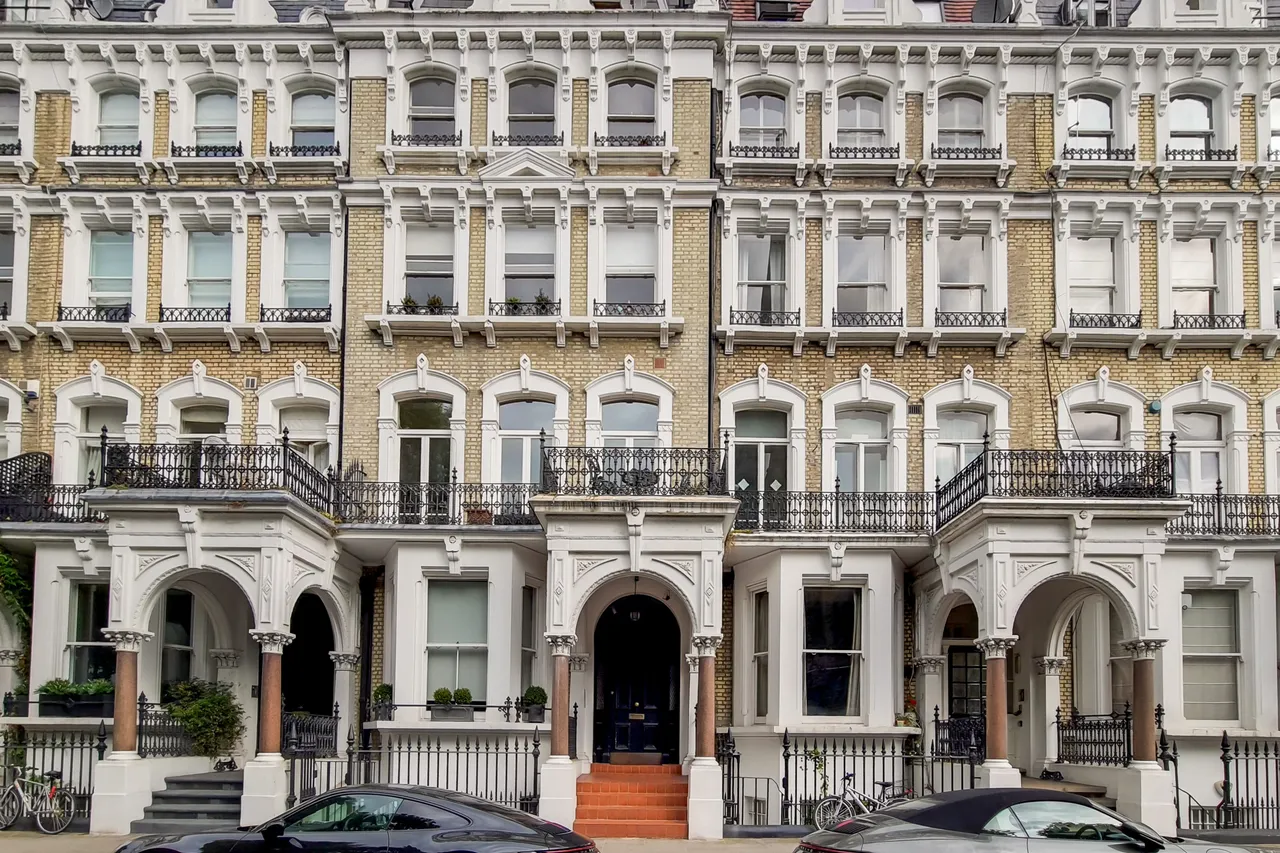 2 bed flat for sale — Flat 2, 48 Redcliffe Square, London