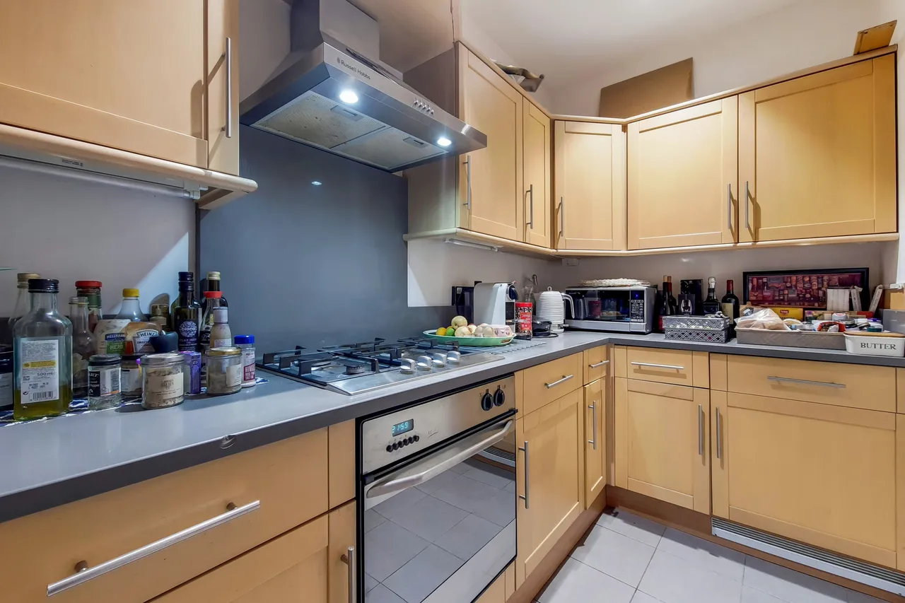Flat 2, 48 Redcliffe Square, London, photo 4