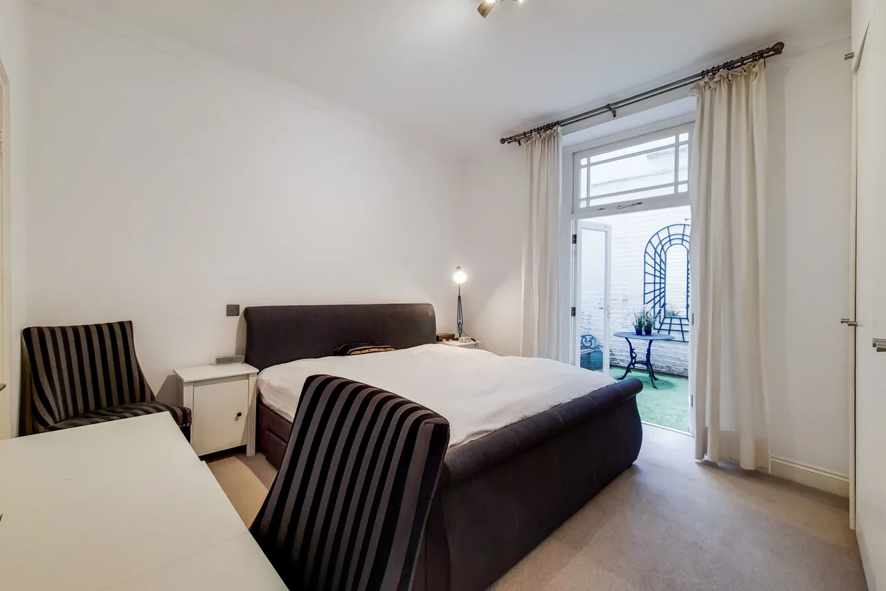 Flat 2, 48 Redcliffe Square, London, photo 8