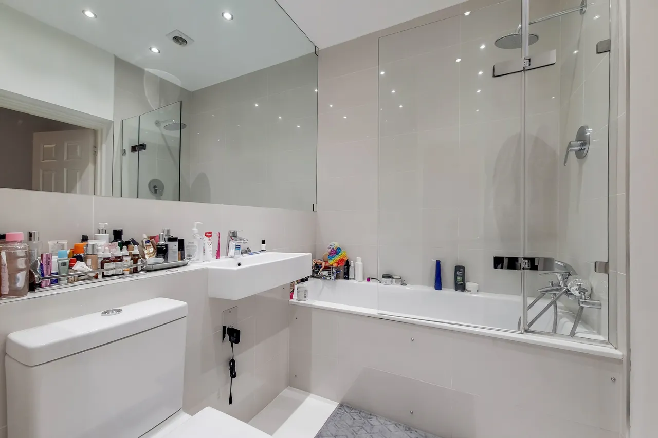 Flat 2, 48 Redcliffe Square, London, photo 9