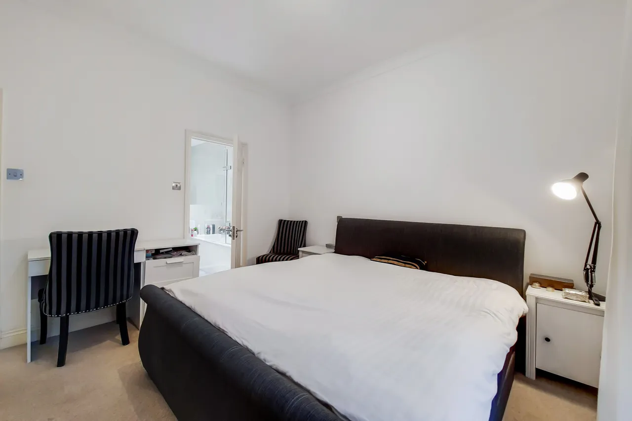 Flat 2, 48 Redcliffe Square, London, photo 7