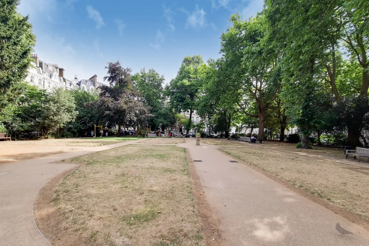 Flat 2, 48 Redcliffe Square, London, photo 11