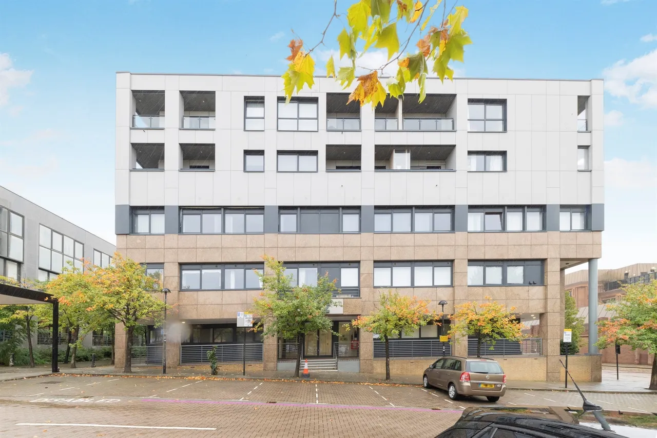 2 bed flat for sale, Silbury Boulevard, Milton Keynes, MK9