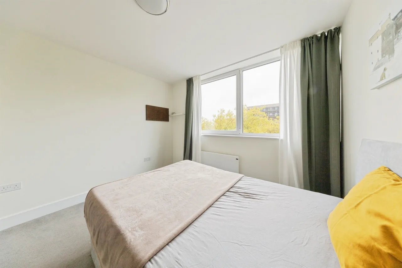 Silbury Boulevard, Milton Keynes, MK9, photo 13