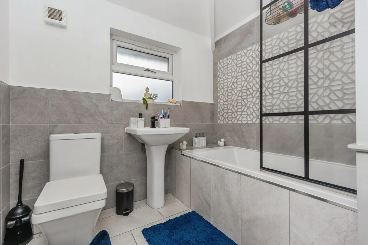 Smallshaw Lane, Ashton-under-Lyne, Greater Manchester, OL6, photo 10