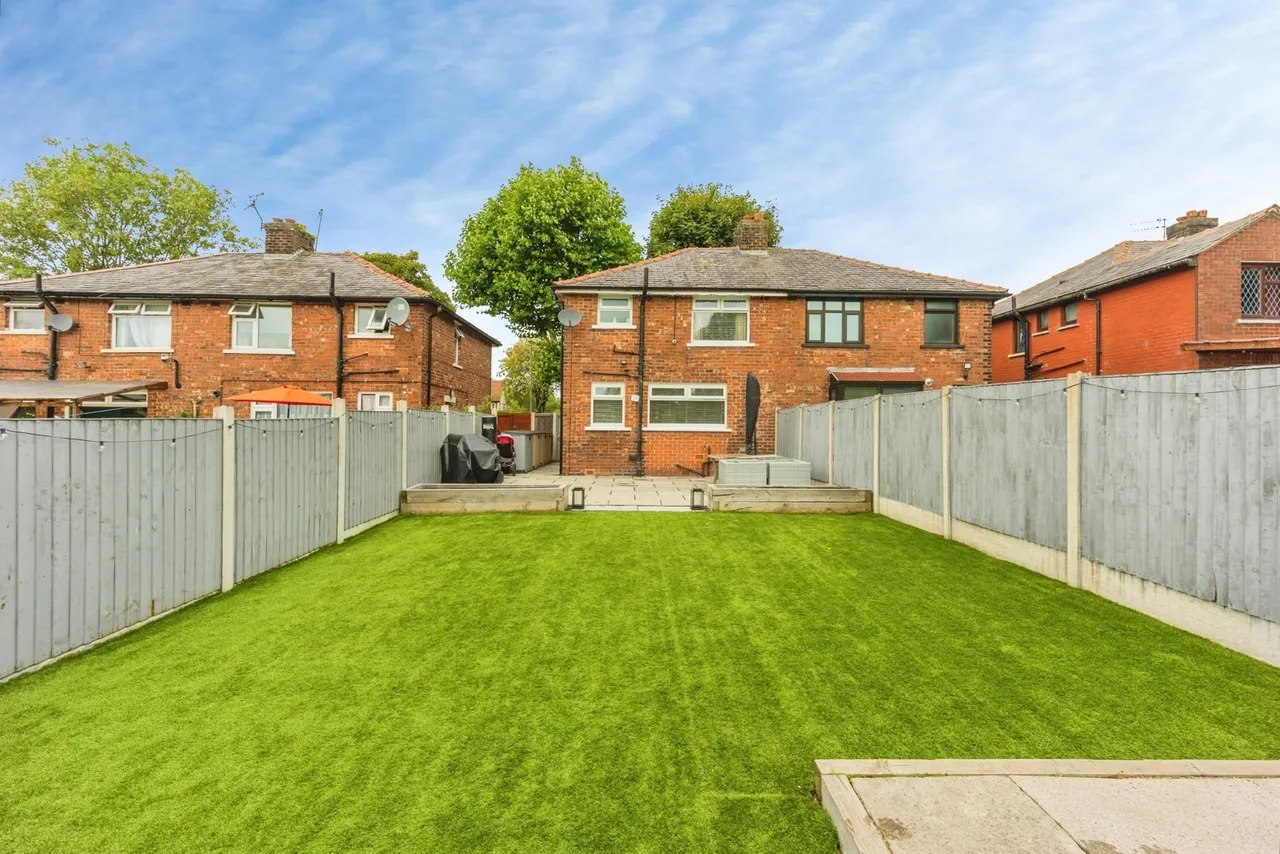 Smallshaw Lane, Ashton-under-Lyne, Greater Manchester, OL6, photo 17