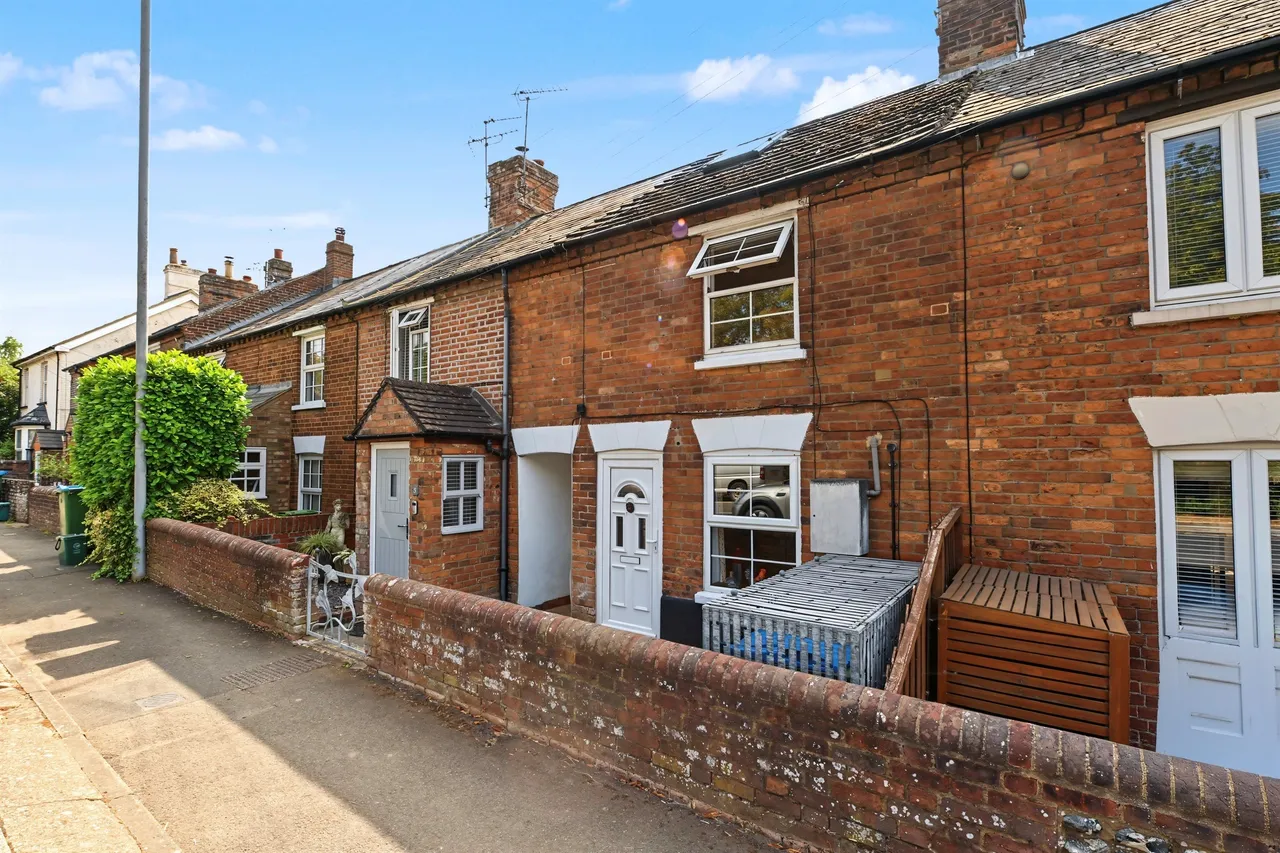 2 bed house for sale, Buckland Wharf, Buckland, HP22