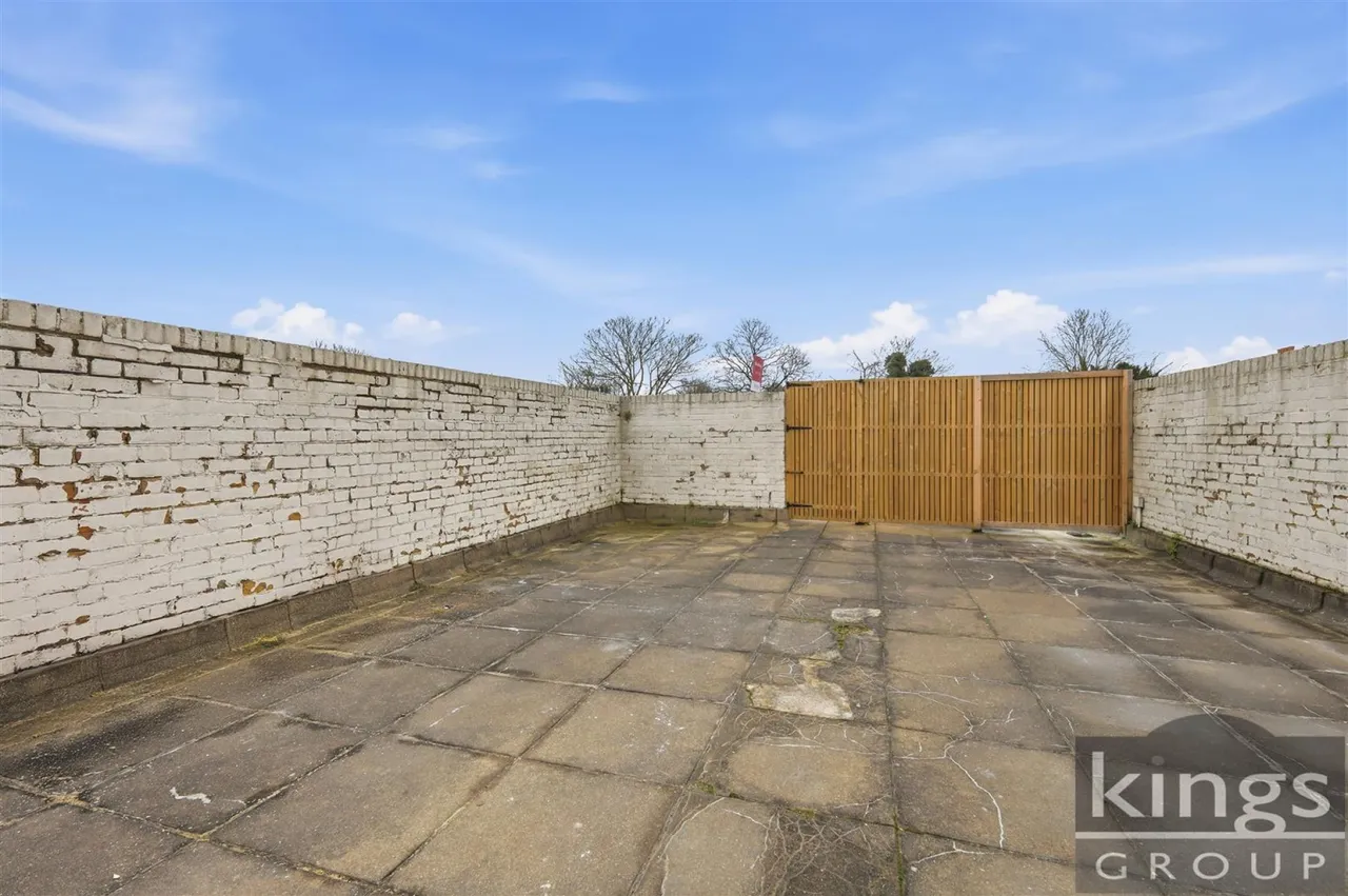 3 bed flat for sale, High Street, Old Harlow