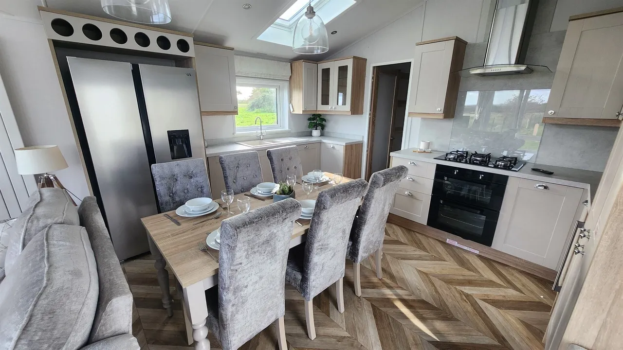 Havant Road, Hayling Island, PO11, photo 6