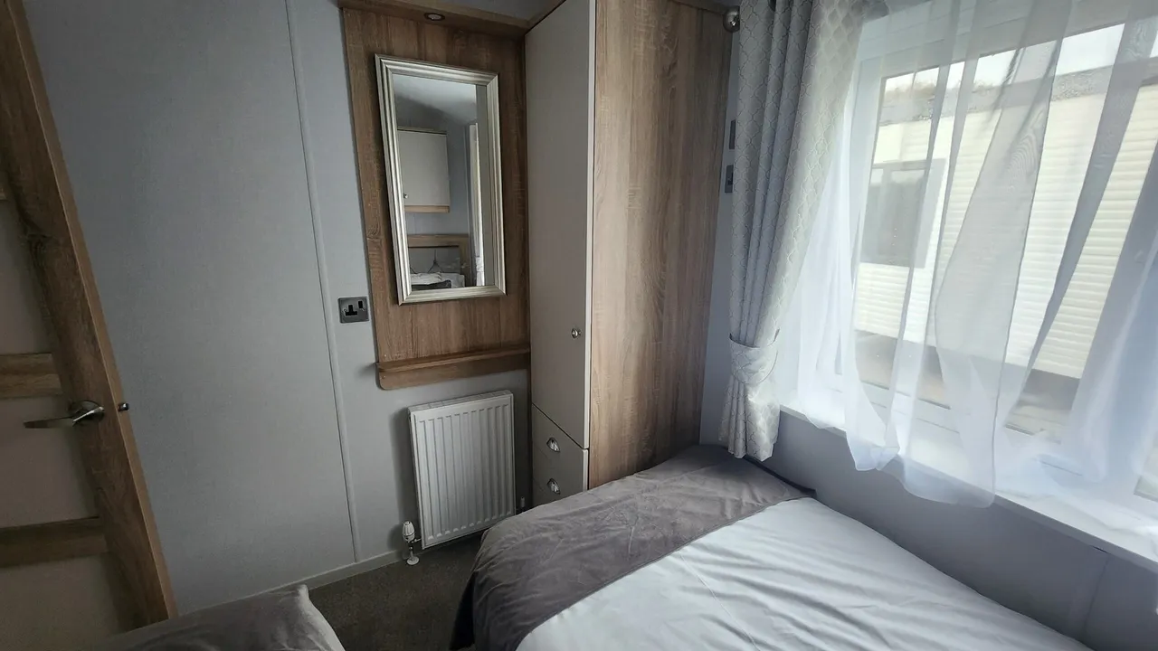 Havant Road, Hayling Island, PO11, photo 9