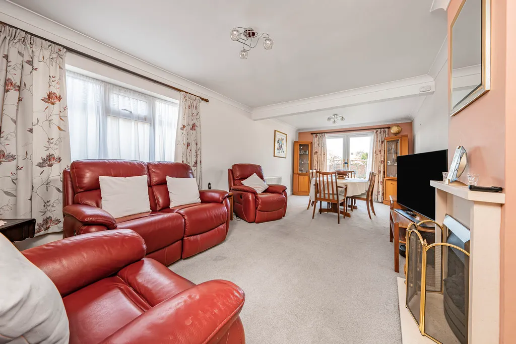 Bourn Avenue, Hillingdon, UB8, photo 2