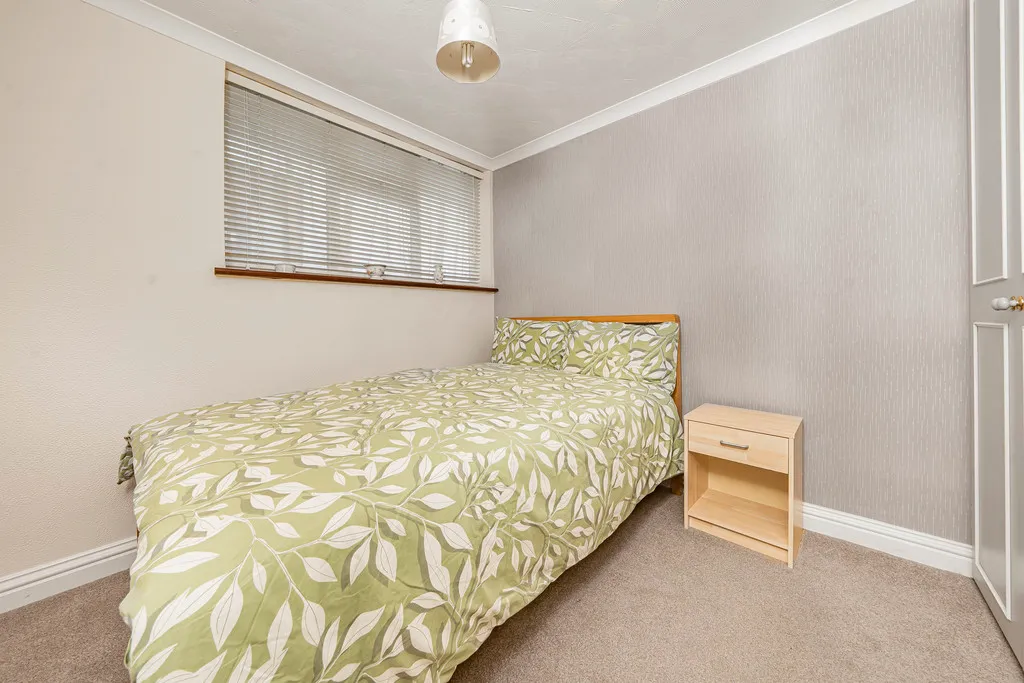 Bourn Avenue, Hillingdon, UB8, photo 11