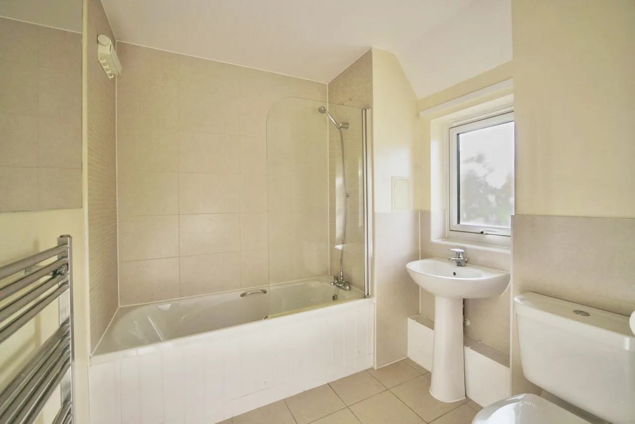 Magnetic Crescent, Enfield, EN3, photo 9