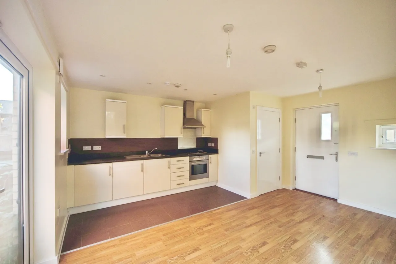 Magnetic Crescent, Enfield, EN3, photo 6