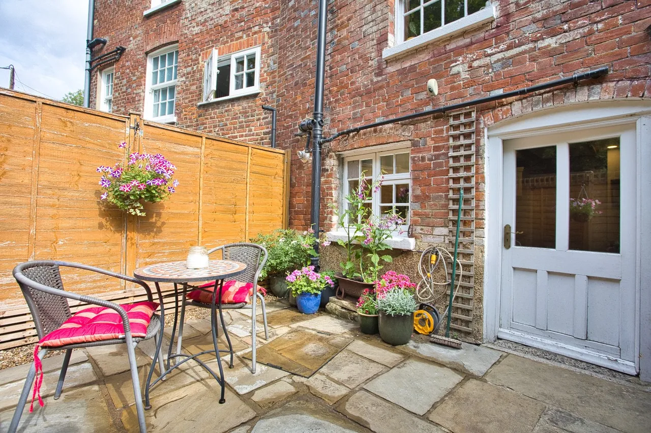 The Street, Eythorne, CT15, photo 11