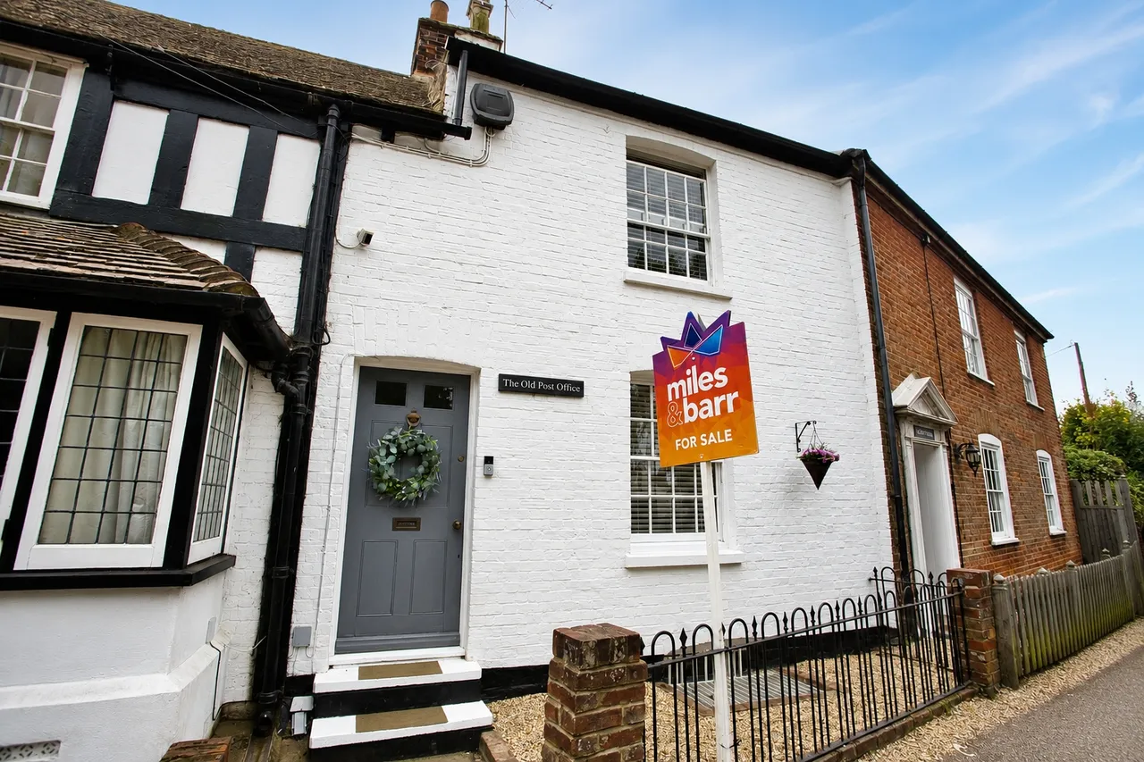 2 bed house for sale, The Street, Eythorne, CT15