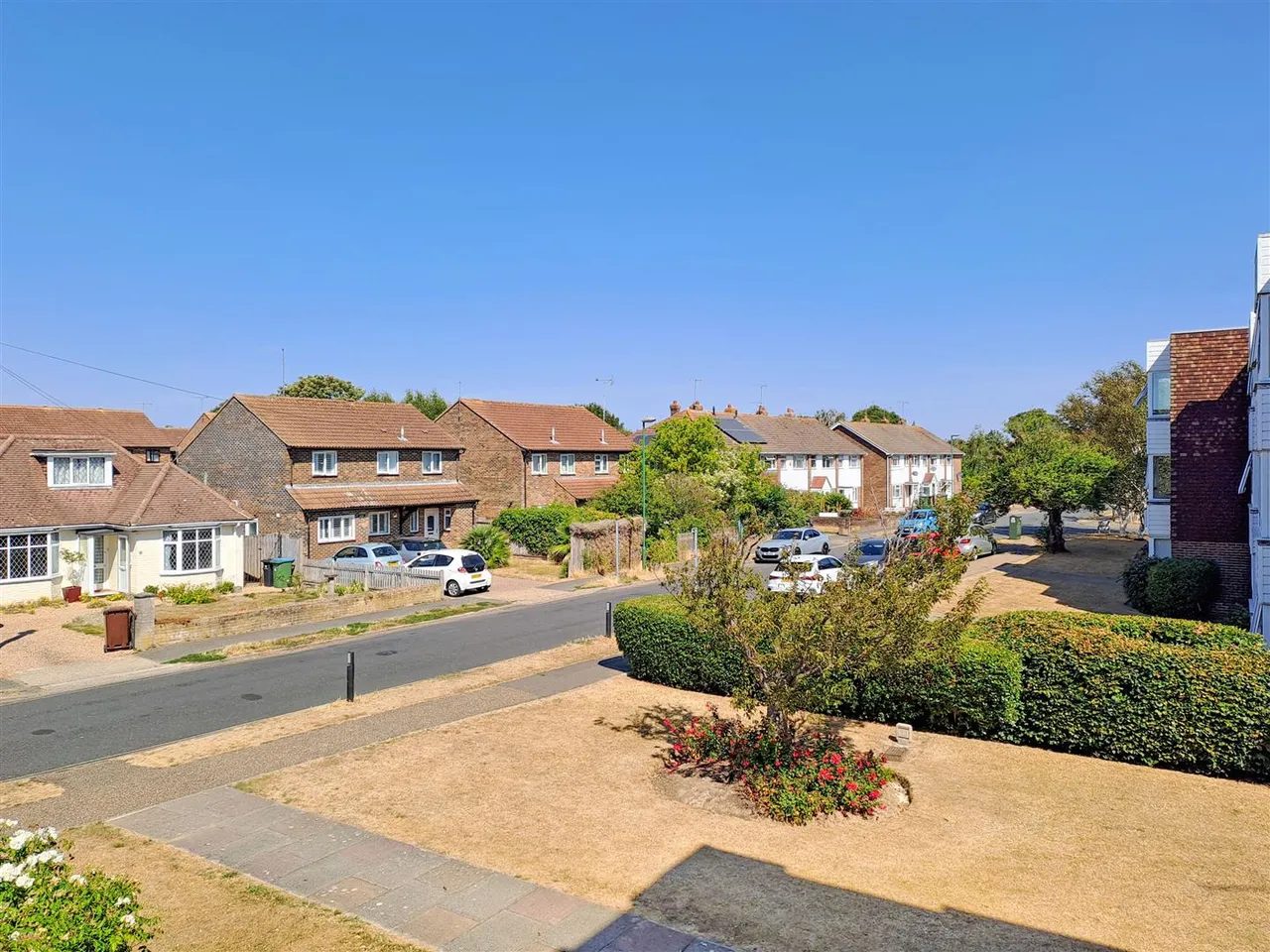 Donnington Place, Rustington, photo 3