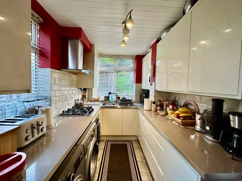Cutenhoe Road, Luton LU1 3NF, photo 2