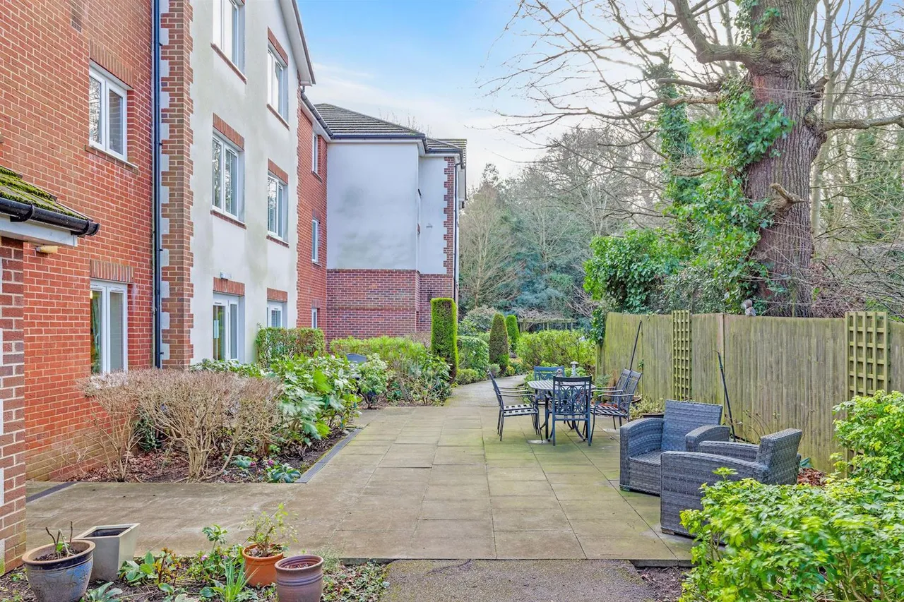 Junction Road, Warley, CM14, photo 14