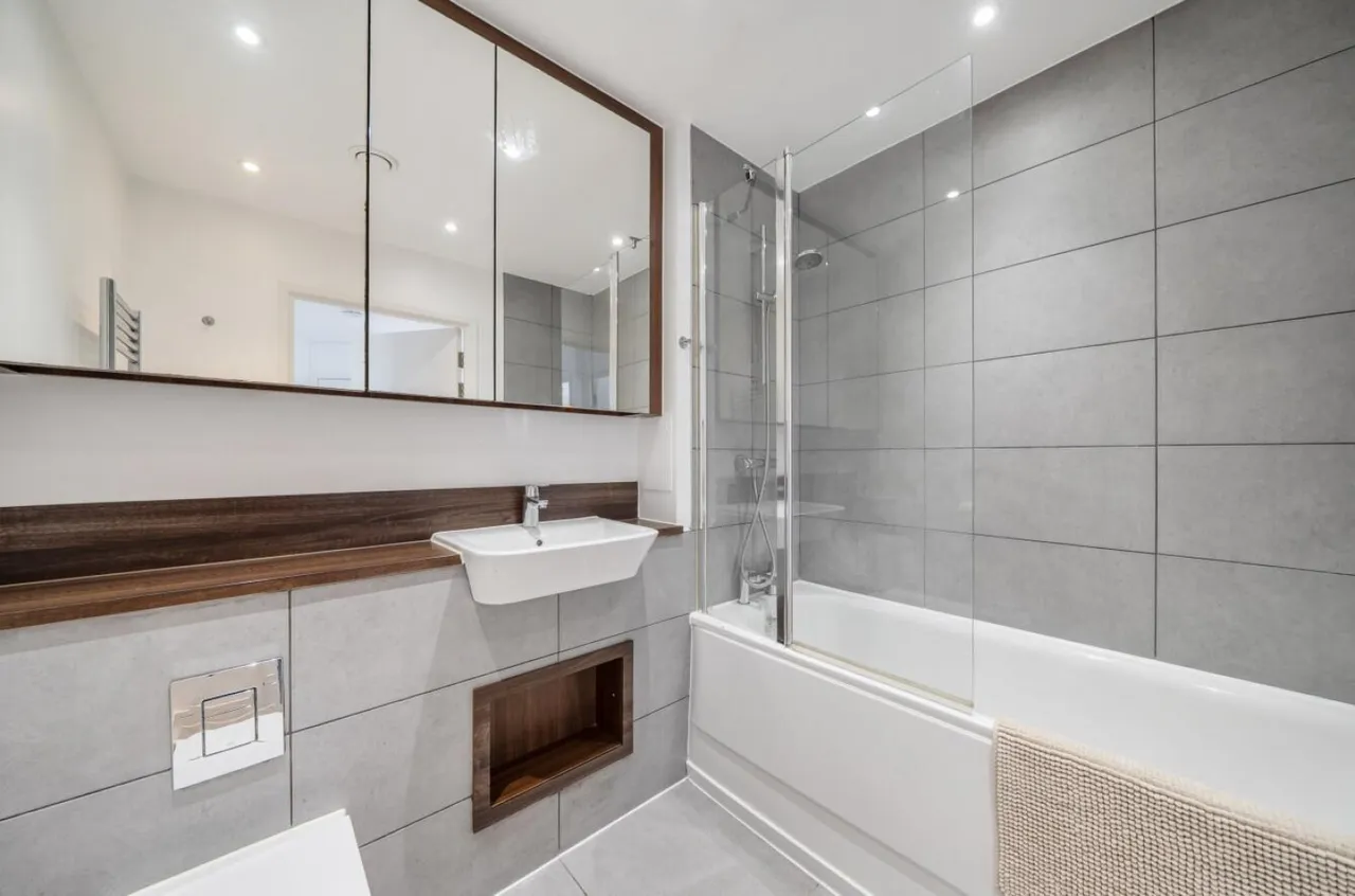 Adenmore Road, London, SE6, photo 10