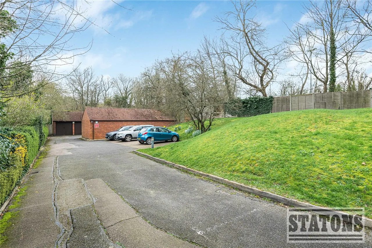 Crescent East, Hadley Wood, EN4 0EL, photo 17