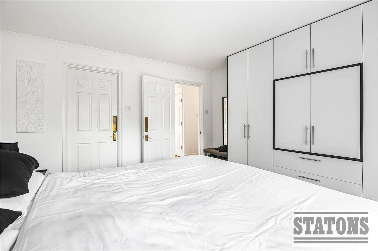 Crescent East, Hadley Wood, EN4 0EL, photo 13