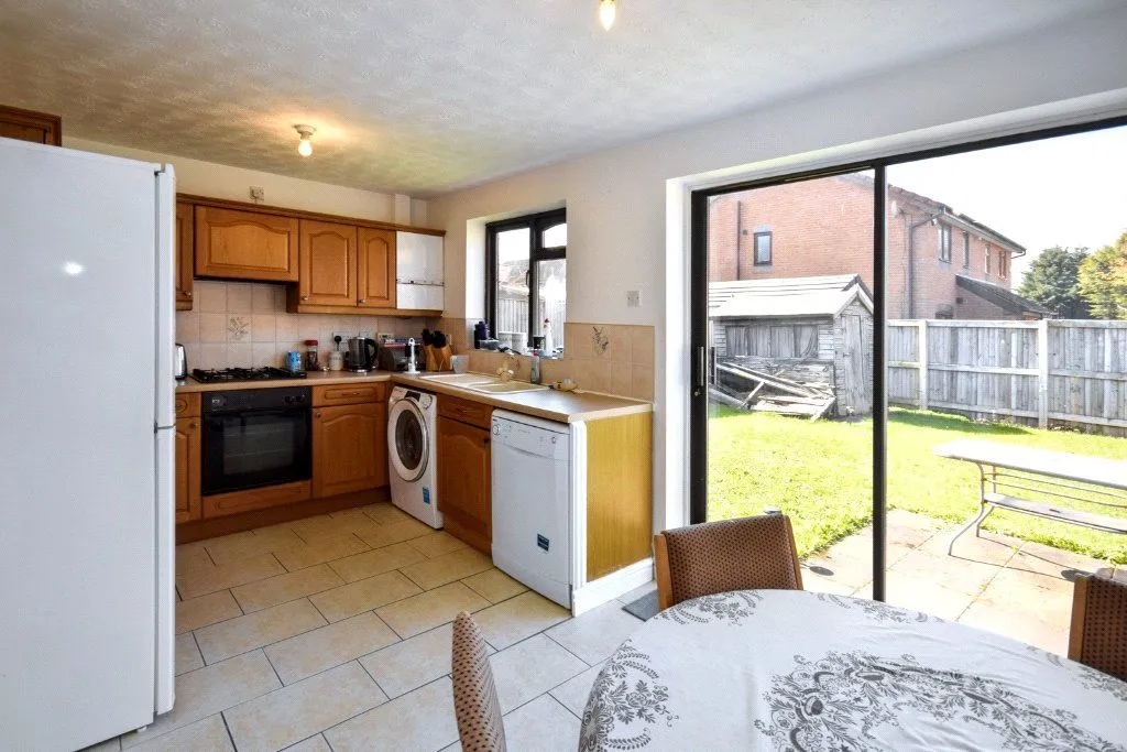 Parkinson Close, Wakefield, WF1, photo 3