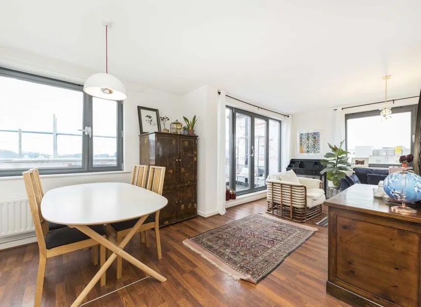 2 bed flat to rent — Triangle Road, Hackney, E8