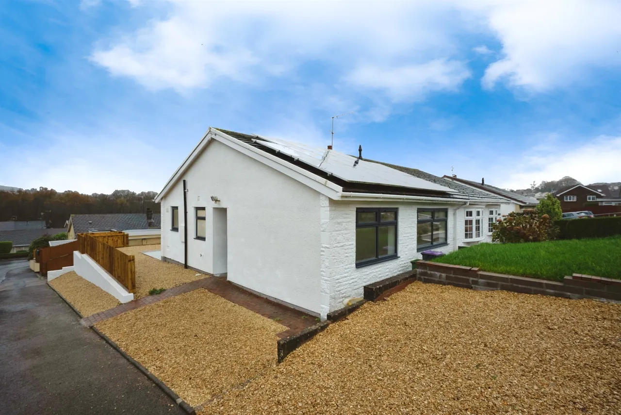 2 bed house for sale, Heol Padarn Pontypool, NP4