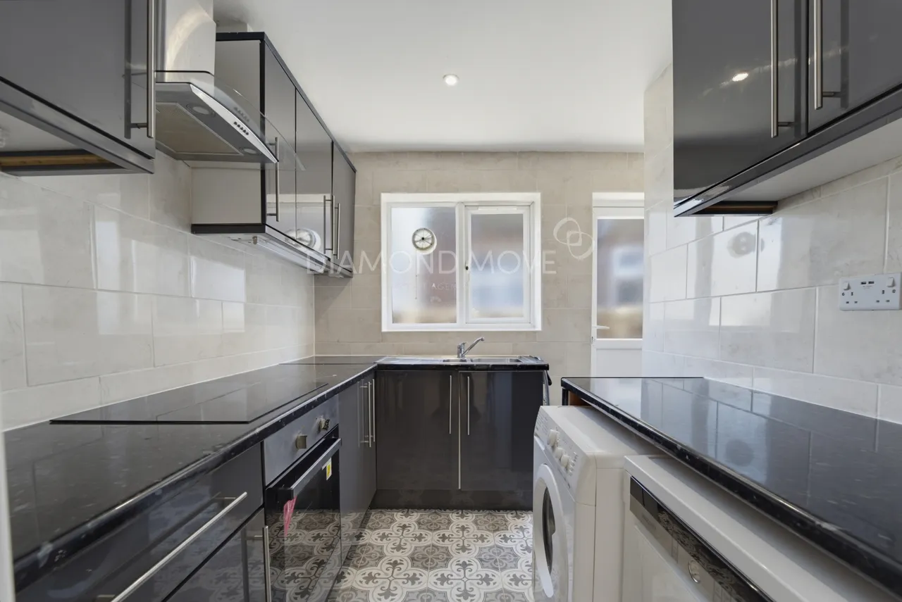 Staines Road, Feltham, TW14 0JT, photo 5