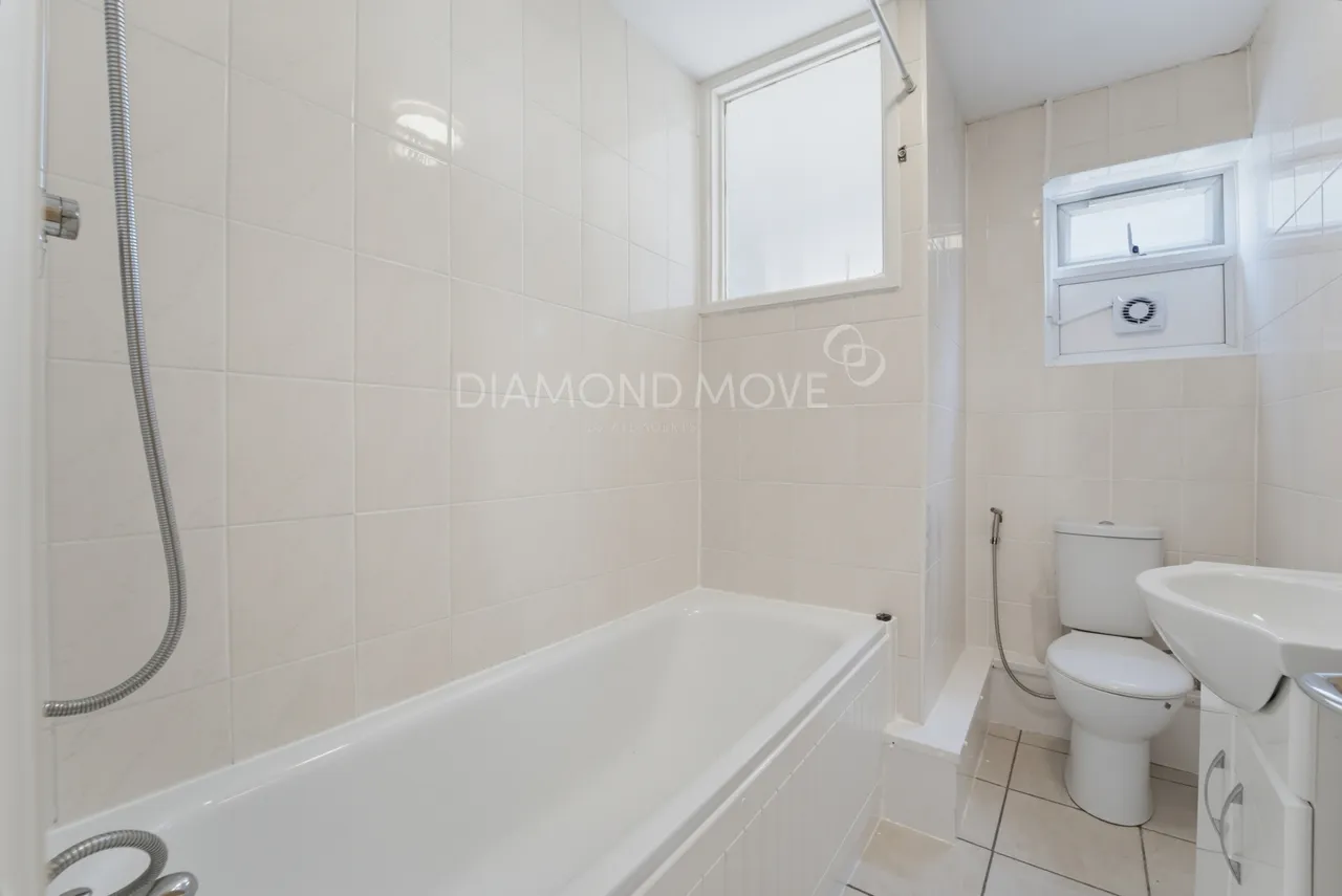 Staines Road, Feltham, TW14 0JT, photo 6