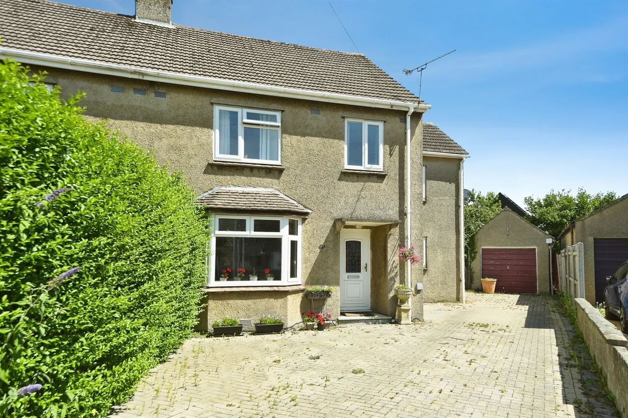 4 bed house for sale — Hardens Close, Chippenham