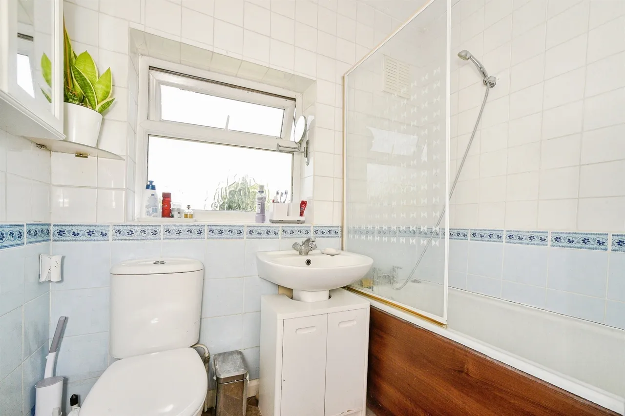 Hardens Close, Chippenham, photo 11