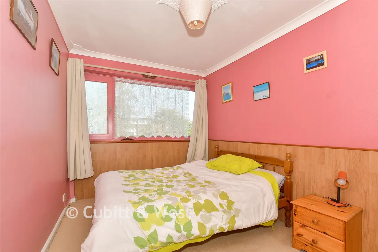Taylors Crescent, Cranleigh, GU6, photo 6