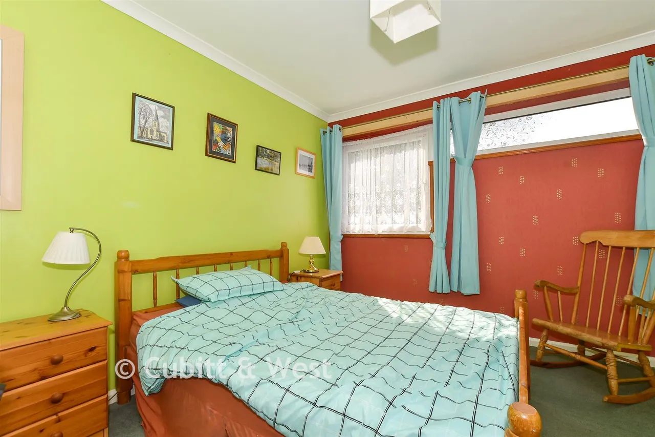 Taylors Crescent, Cranleigh, GU6, photo 5