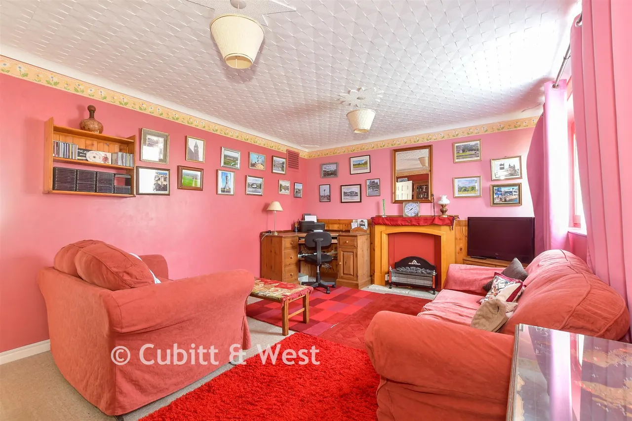 Taylors Crescent, Cranleigh, GU6, photo 3