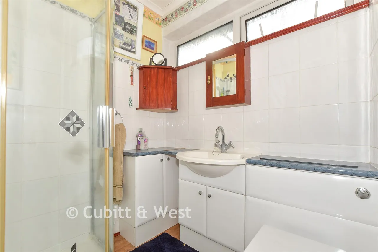 Taylors Crescent, Cranleigh, GU6, photo 7