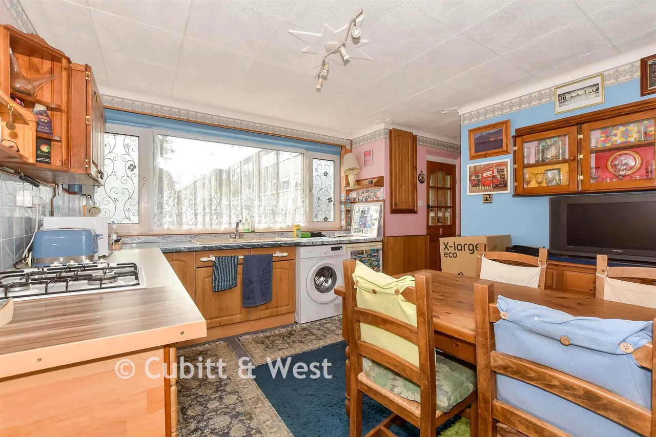 Taylors Crescent, Cranleigh, GU6, photo 4