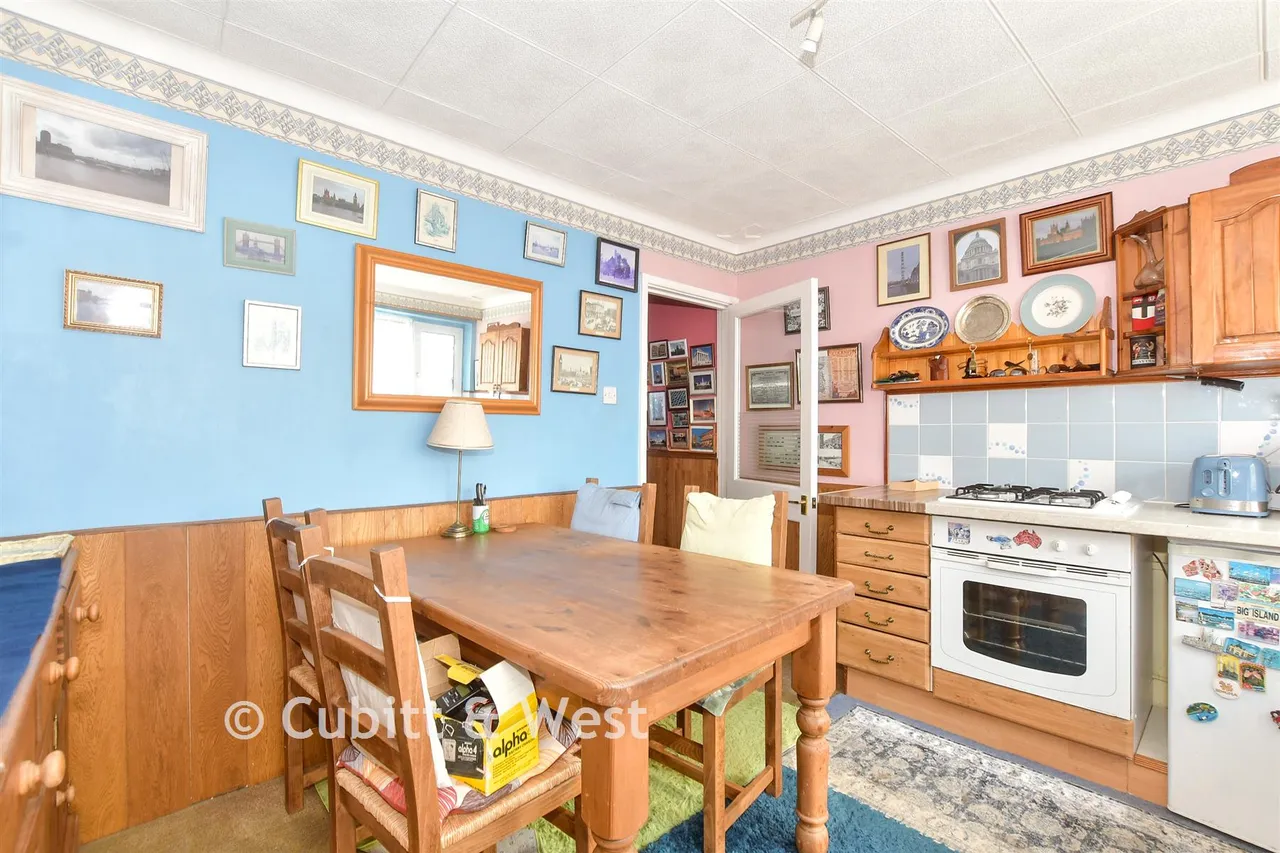Taylors Crescent, Cranleigh, GU6, photo 9