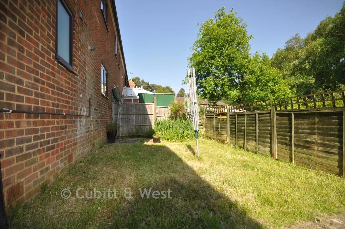Brooklands Road, Tollgate Hill, RH11, photo 2